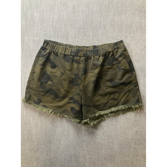 Umgee Pants - Umgee Womens Camo Print Frayed Hem Elastic Waist Shorts‎ Green Large
